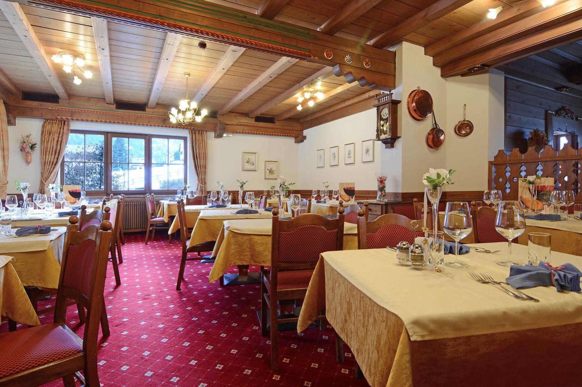 Hotel Dolomites Inn Canazei Eksteriør bilde