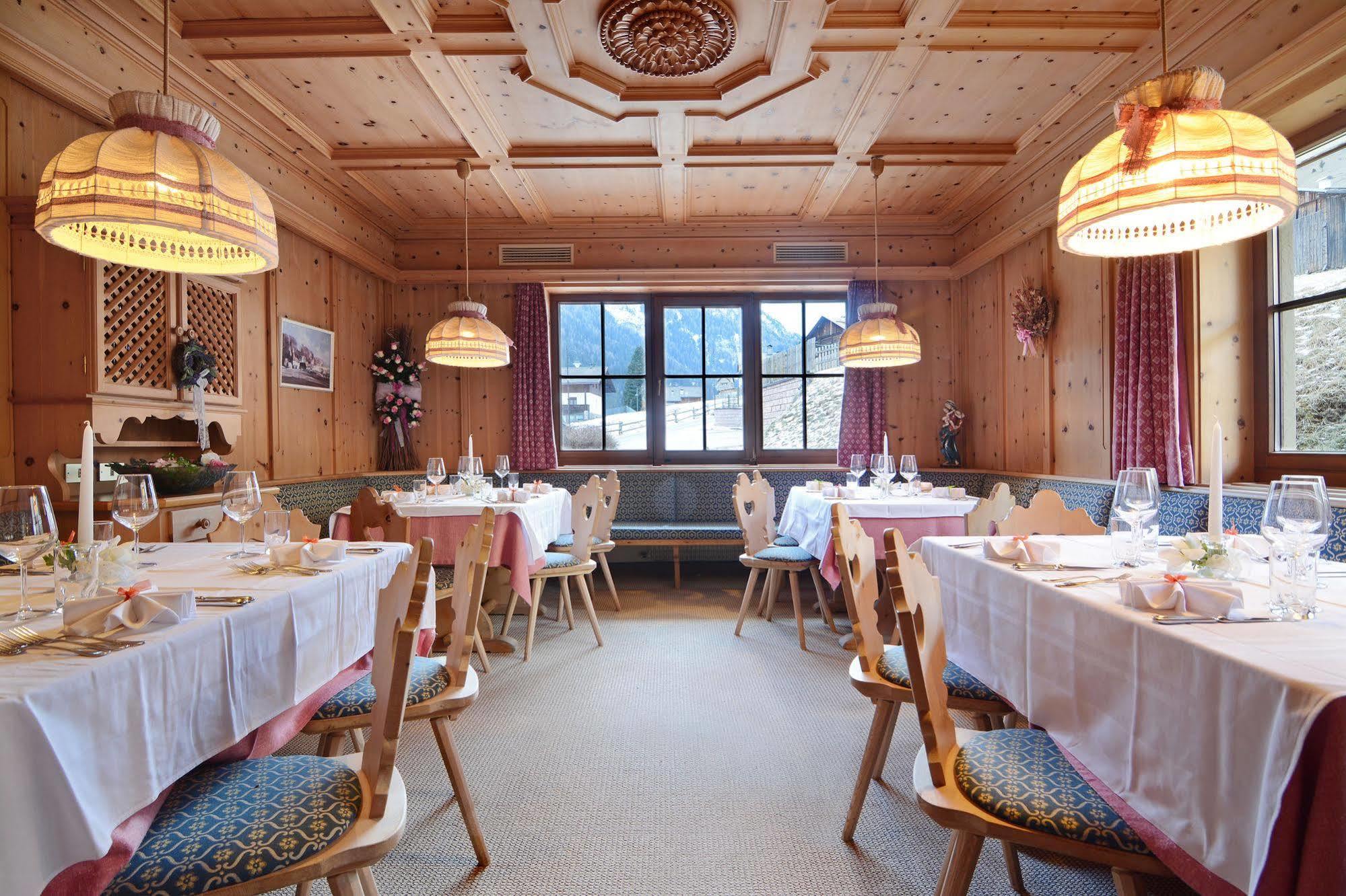 Hotel Dolomites Inn Canazei Eksteriør bilde