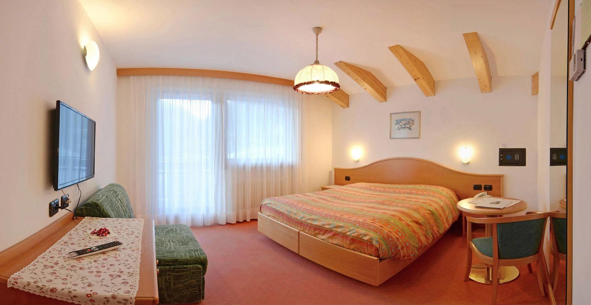Hotel Dolomites Inn Canazei Eksteriør bilde