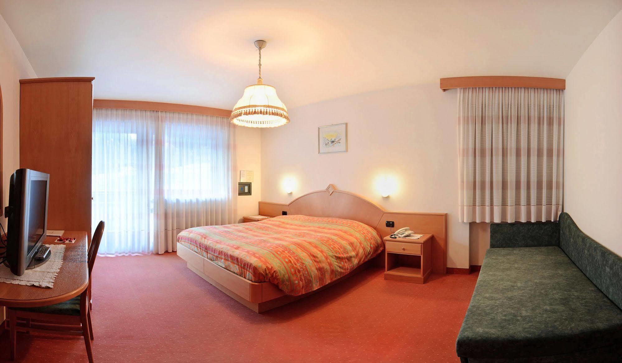 Hotel Dolomites Inn Canazei Eksteriør bilde
